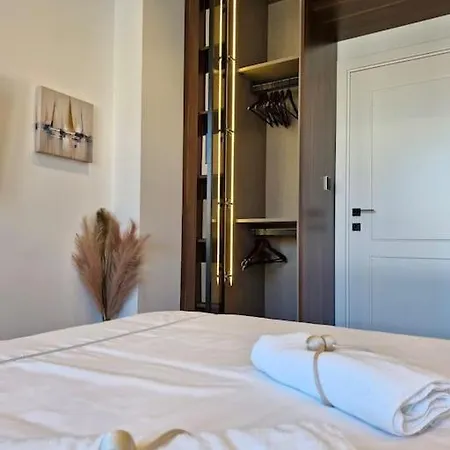 Marbel - An Exquisitely Designed Retreat In The Heart Of By The Sea Garden With Free Parking