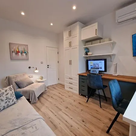 Marbel - An Exquisitely Designed Retreat In The Heart Of By The Sea Garden With Free Parking