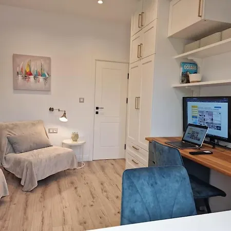 Apartment Marbel - Designer Retreat With Free Parking *