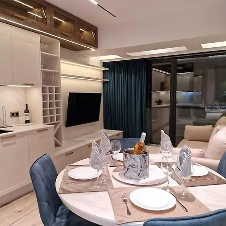 Marbel - An Exquisitely Designed Retreat In The Heart Of By The Sea Garden With Free Parking