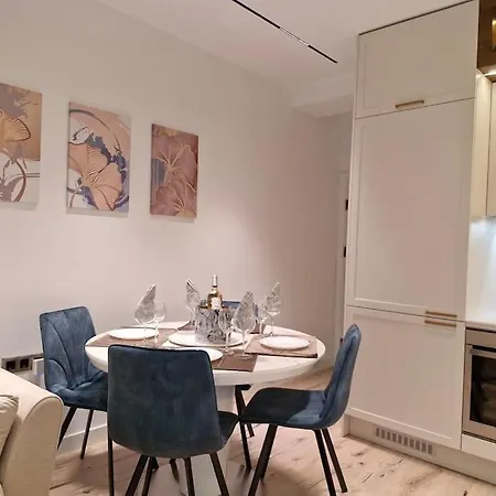 Apartment Marbel - An Exquisitely Designed Retreat In The Heart Of By The Sea Garden With Free Parking *