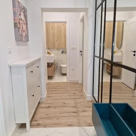 Apartament Marbel - Designer Retreat With Free Parking