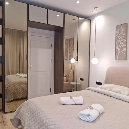 Apartament Marbel - Designer Retreat With Free Parking