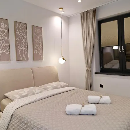 Marbel - Designer Retreat With Free Parking Apartament