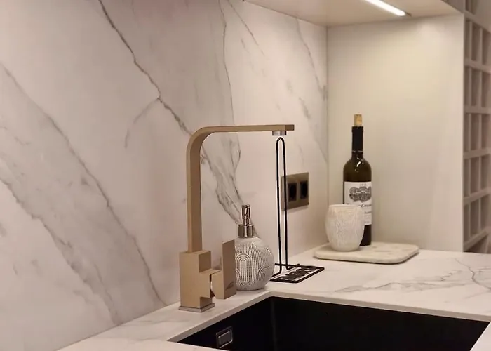 Marbel - Designer Retreat With Free Parking דירה *