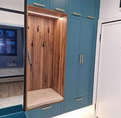 Marbel - Designer Retreat With Free Parking Apartament