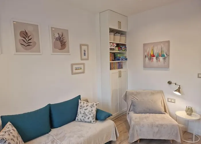 Marbel - Designer Retreat With Free Parking *