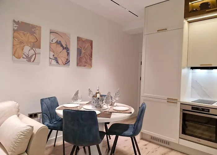 Apartament Marbel - Designer Retreat With Free Parking *