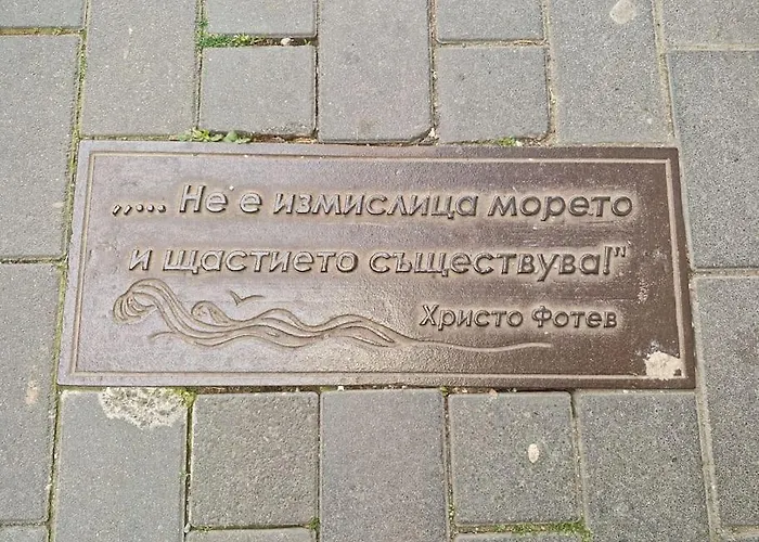 דירה Marbel - Designer Retreat With Free Parking בורגאס