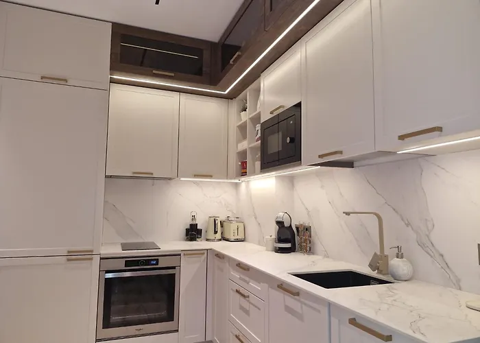 Marbel - Designer Retreat With Free Parking Apartament *