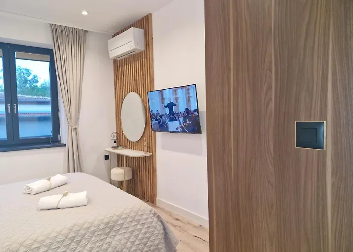 Marbel - Designer Retreat With Free Parking Apartament