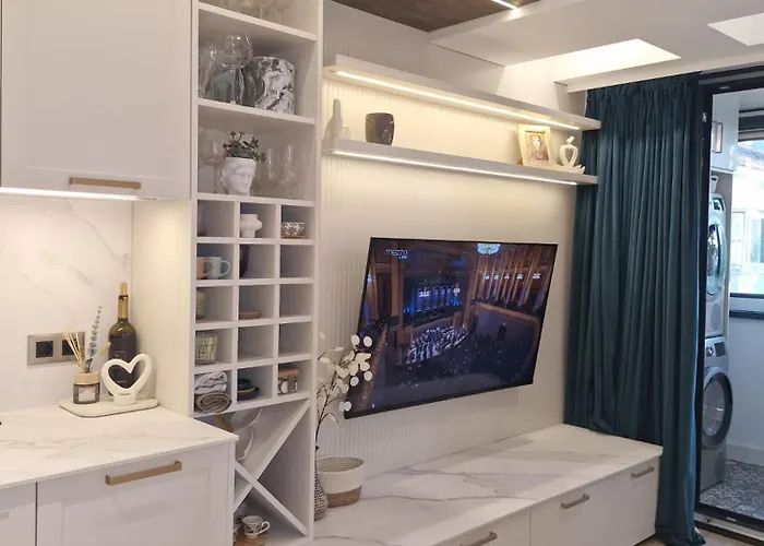 Marbel - Designer Retreat With Free Parking *