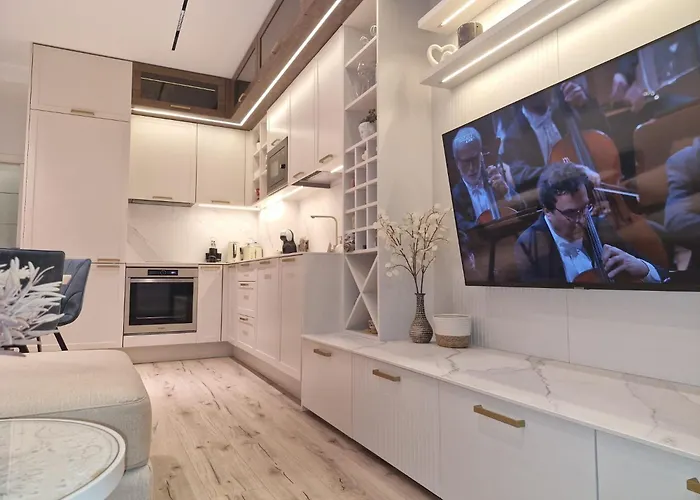 Marbel - Designer Retreat With Free Parking *