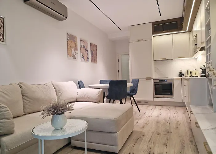 Marbel - Designer Retreat With Free Parking