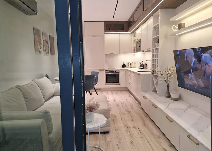 Marbel - Designer Retreat With Free Parking Apartament *