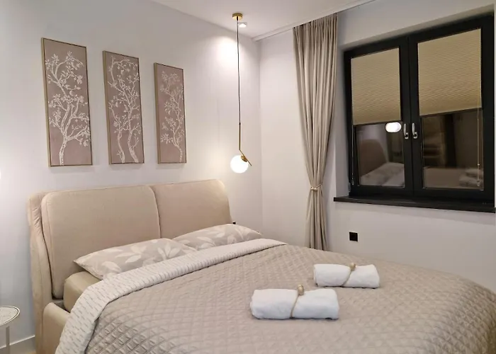 Marbel - Designer Retreat With Free Parking Apartament