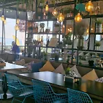 Marbel - Designer Retreat With Free Parking Apartament