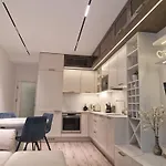 Marbel - Designer Retreat With Free Parking Apartament *