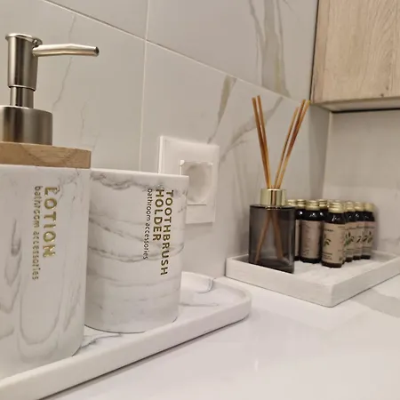 Apartmán Marbel - Designer Retreat With Free Parking *