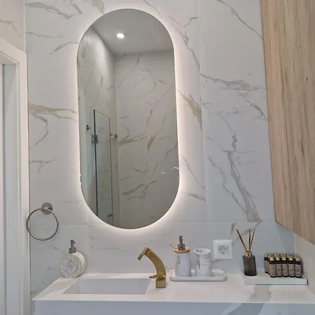 Apartmán Marbel - Designer Retreat With Free Parking *
