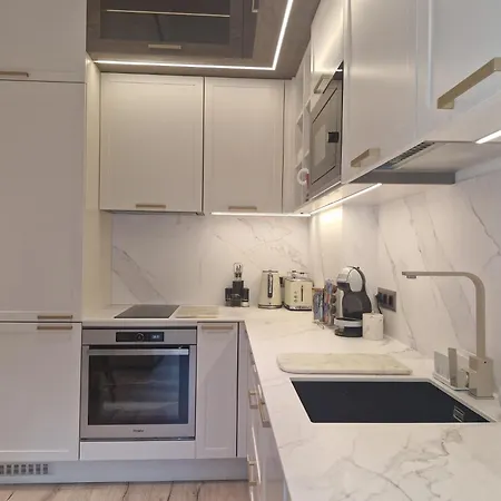 Marbel - Designer Retreat With Free Parking Апартаменти *