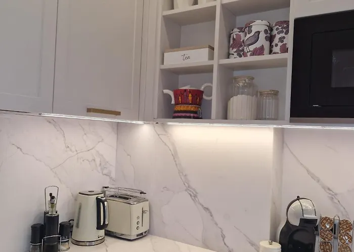 Apartament Marbel - Designer Retreat With Free Parking