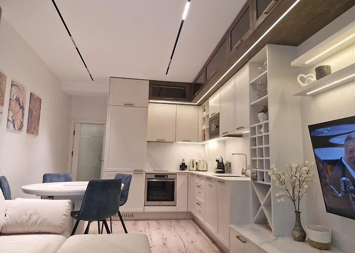 Marbel - Designer Retreat With Free Parking Apartament *